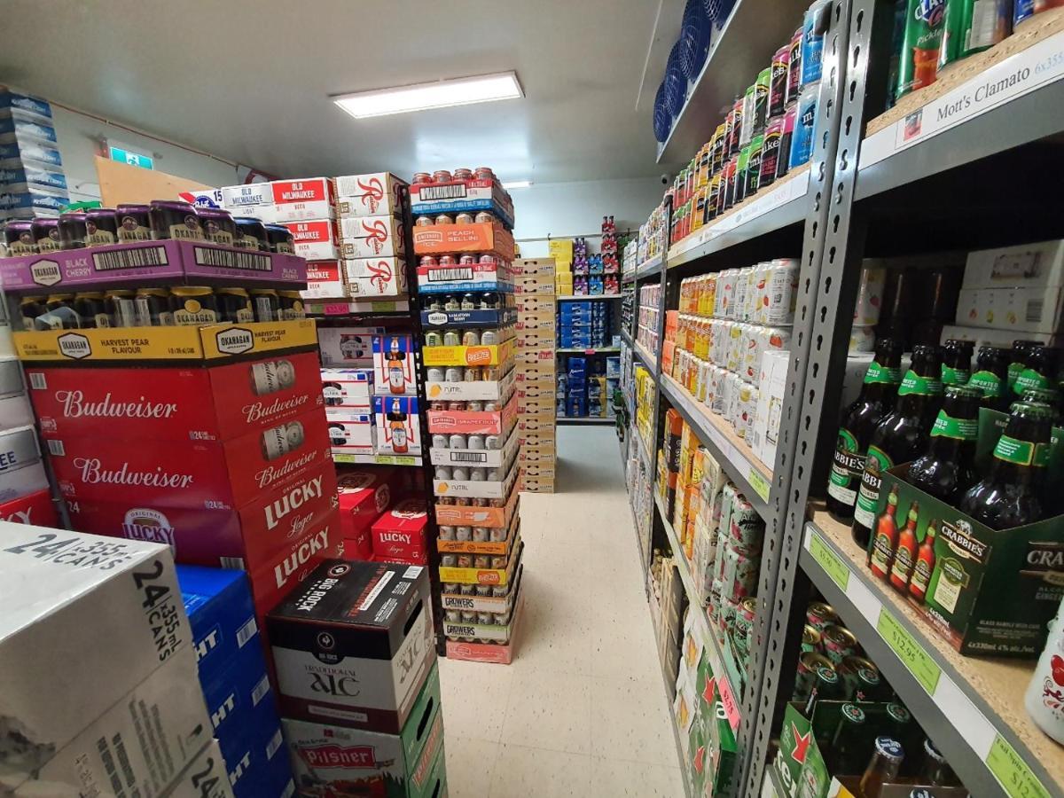 Sundre Motor Inn Eksteriør billede